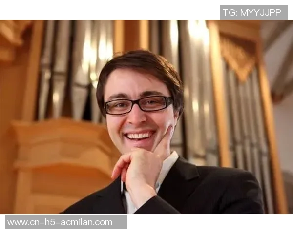 18岁中卫施密特根正式与不莱梅签署职业合同开启新篇章 18岁中卫施密特根正式与不莱梅签署职业合同开启新篇章