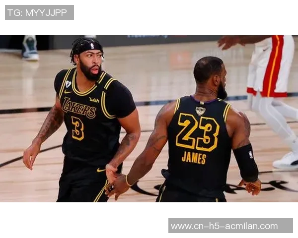 湖人官方发布东詹里三人海报引发全明星投票热潮前十名单揭晓